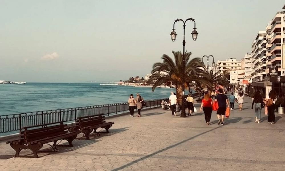 Χαλκίδα: Πλήθος κόσμου χωρίς αποστάσεις στους δρόμους